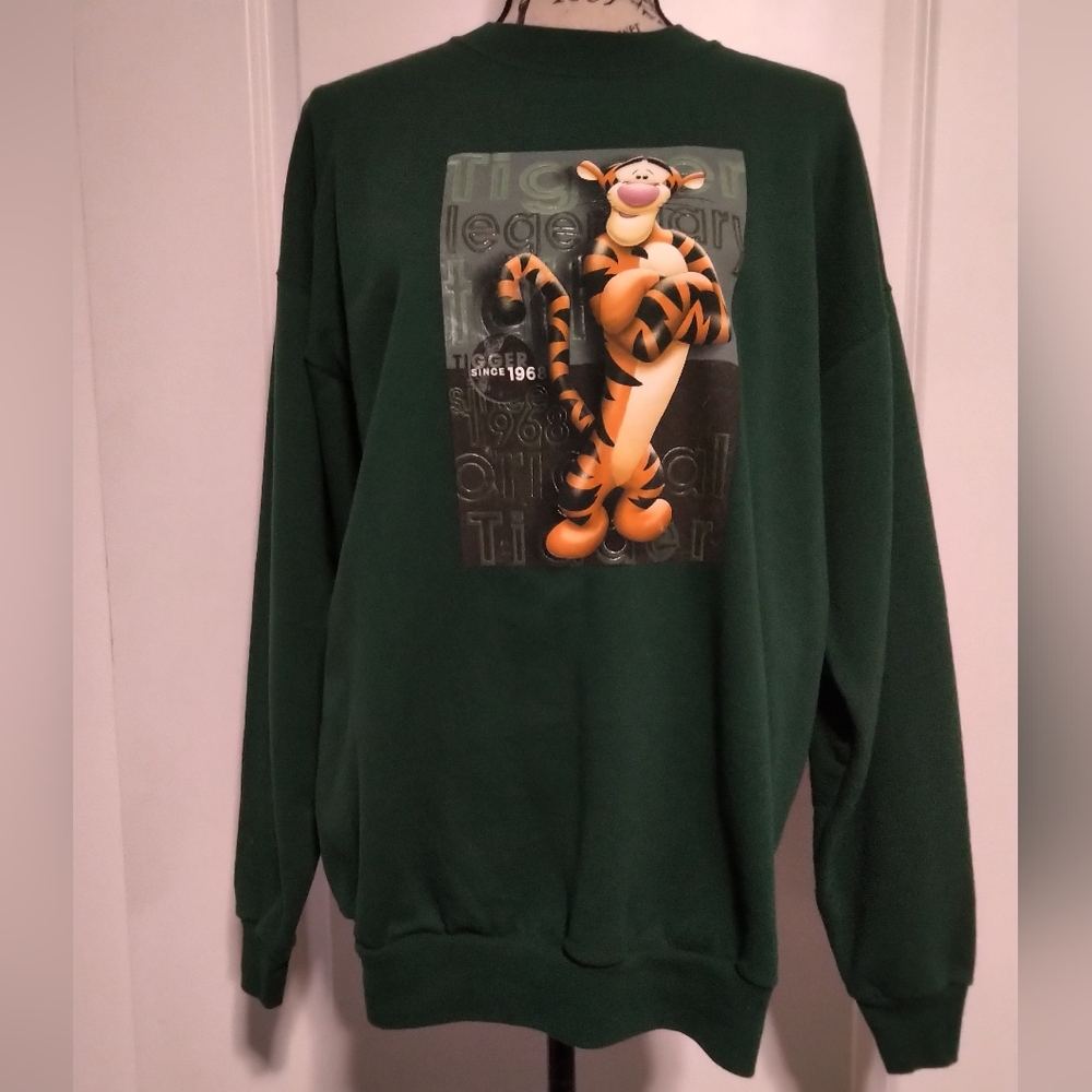 Vintage Disney Tigger Graphic Sweatshirt in Dark Green - Size L